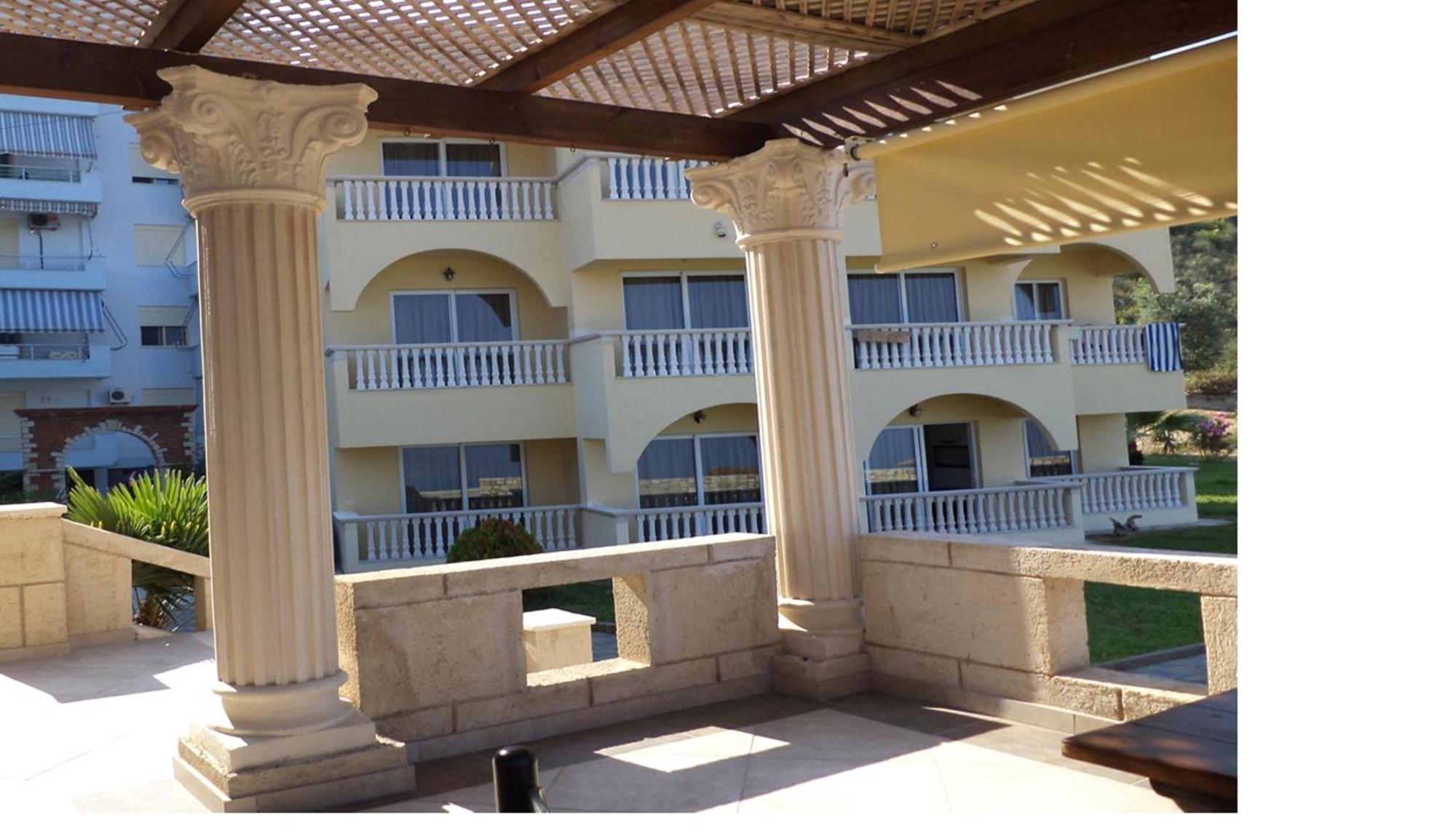 Castle Hotel Himare Exterior photo