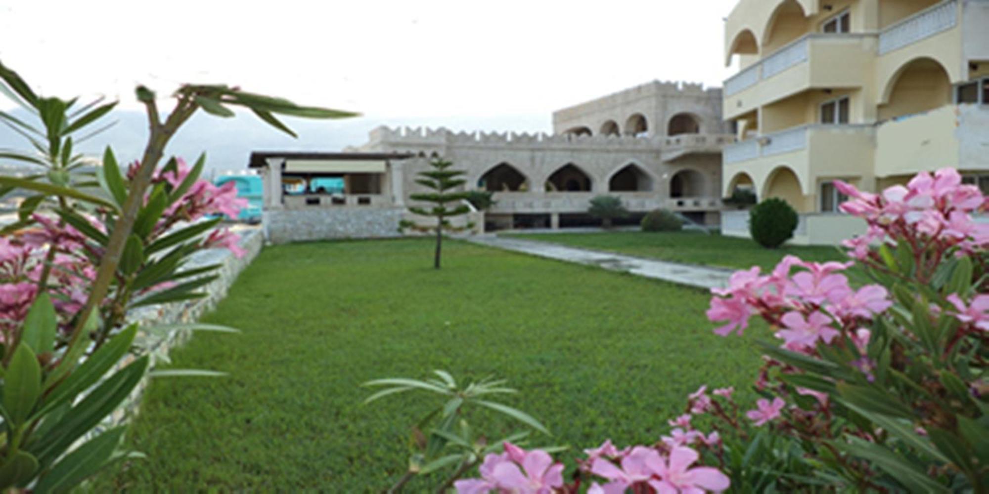 Castle Hotel Himare Exterior photo