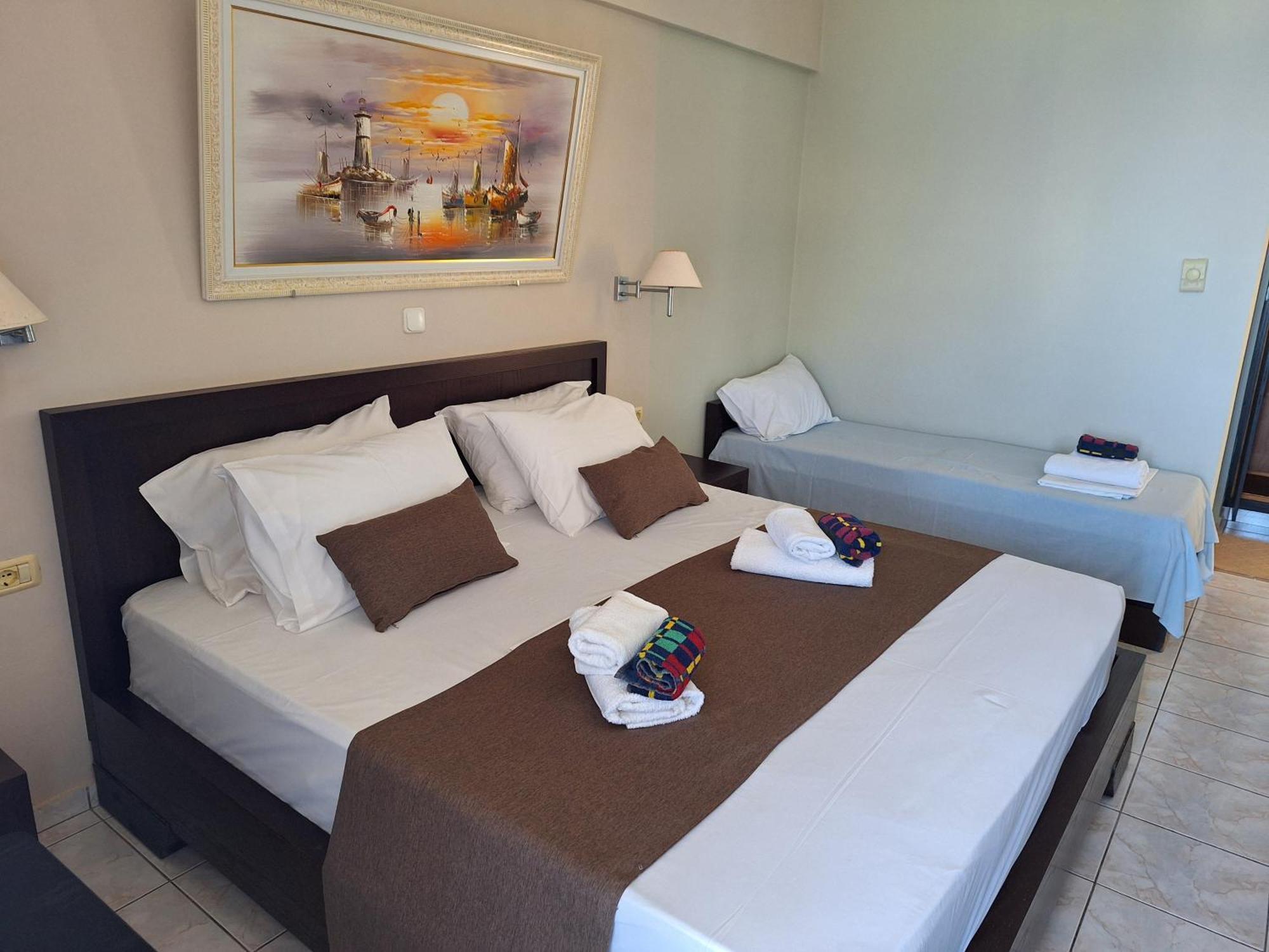 Castle Hotel Himare Exterior photo