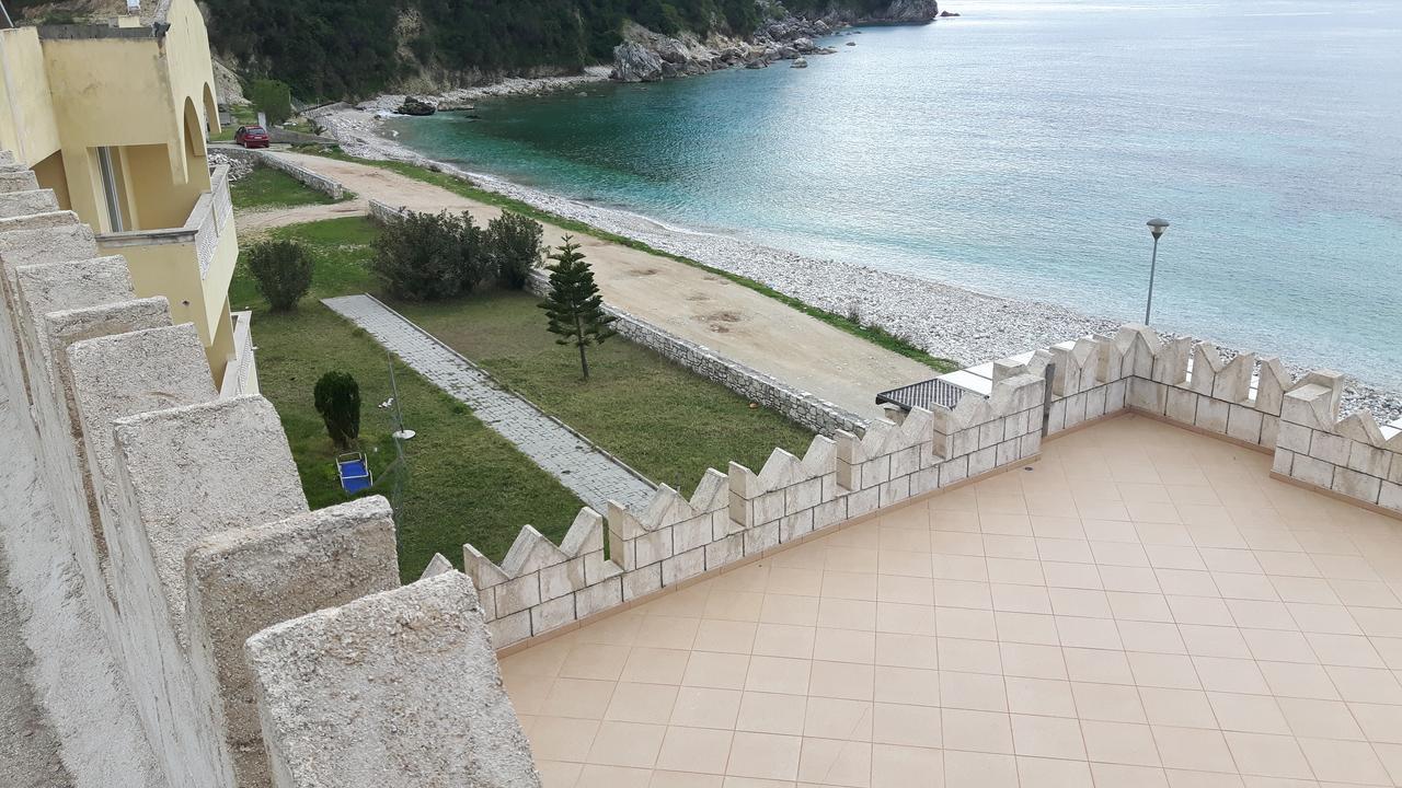 Castle Hotel Himare Exterior photo